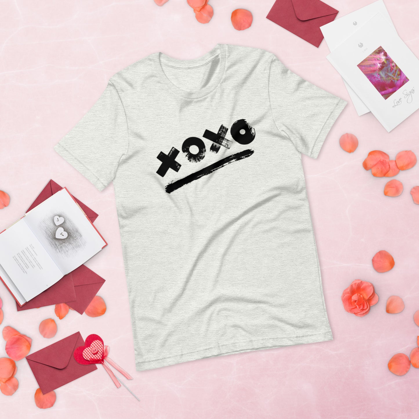 Black XOXO - Lightweight T-Shirt