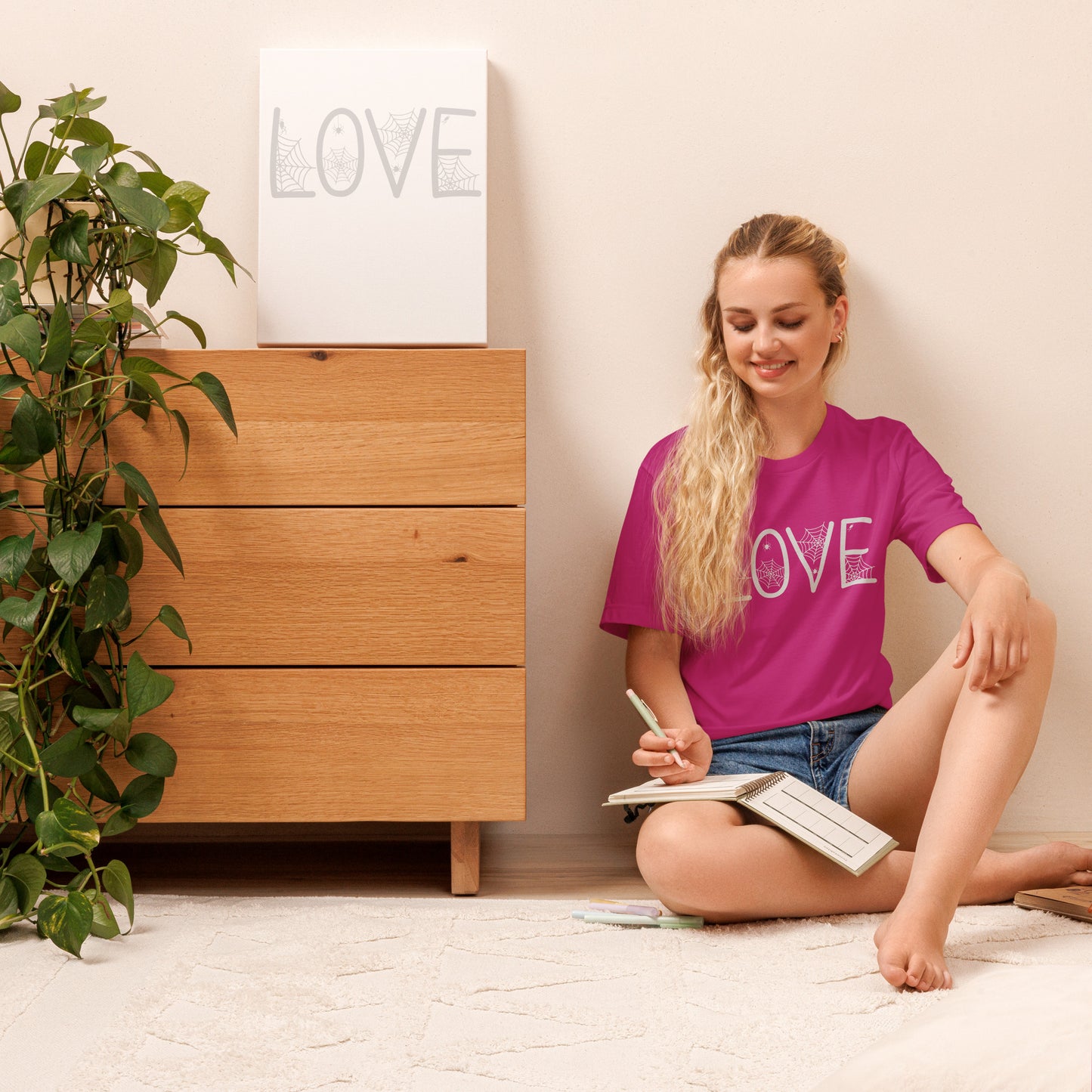 Webs of Love (Dark) - Lightweight T-Shirt