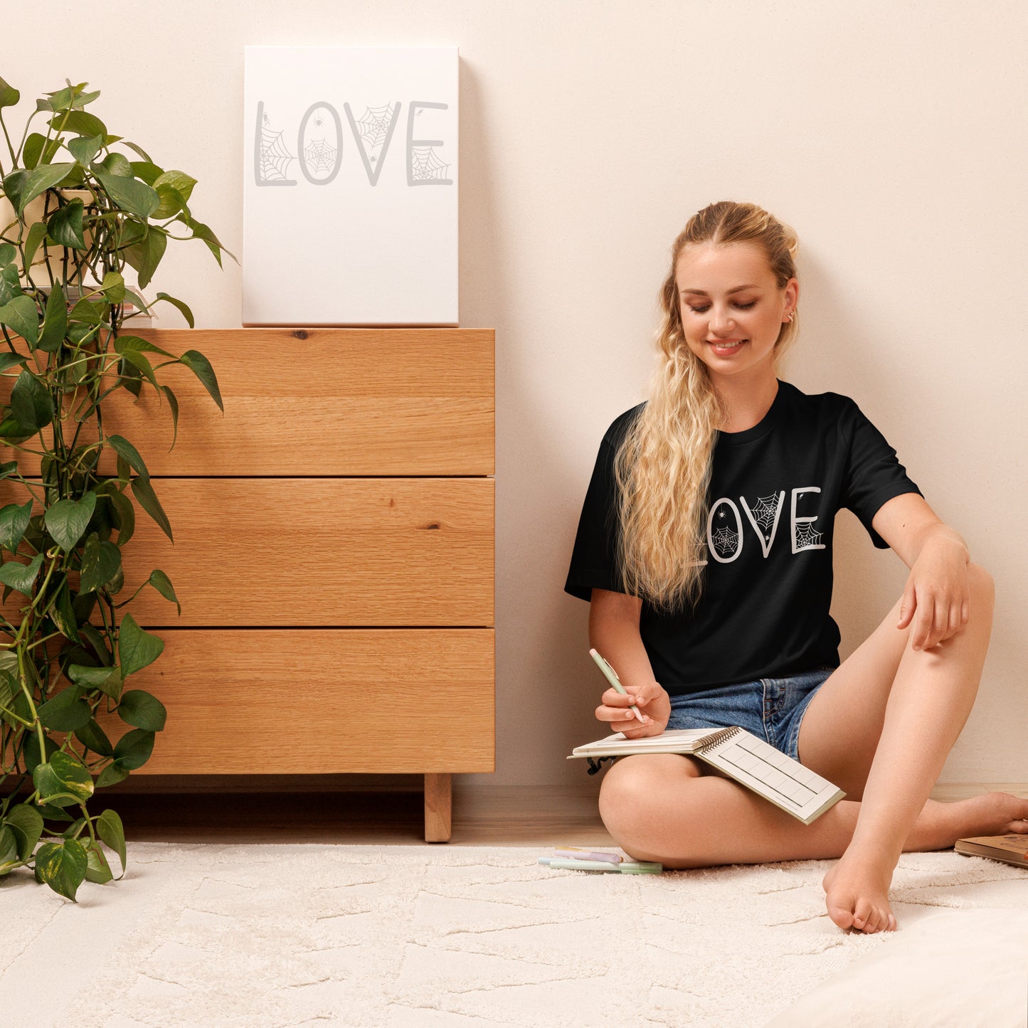 Webs of Love (Dark) - Lightweight T-Shirt