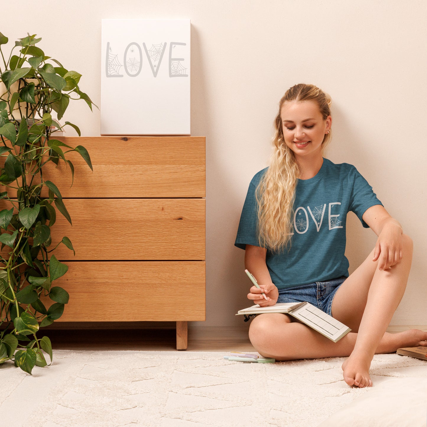 Webs of Love (Dark) - Lightweight T-Shirt