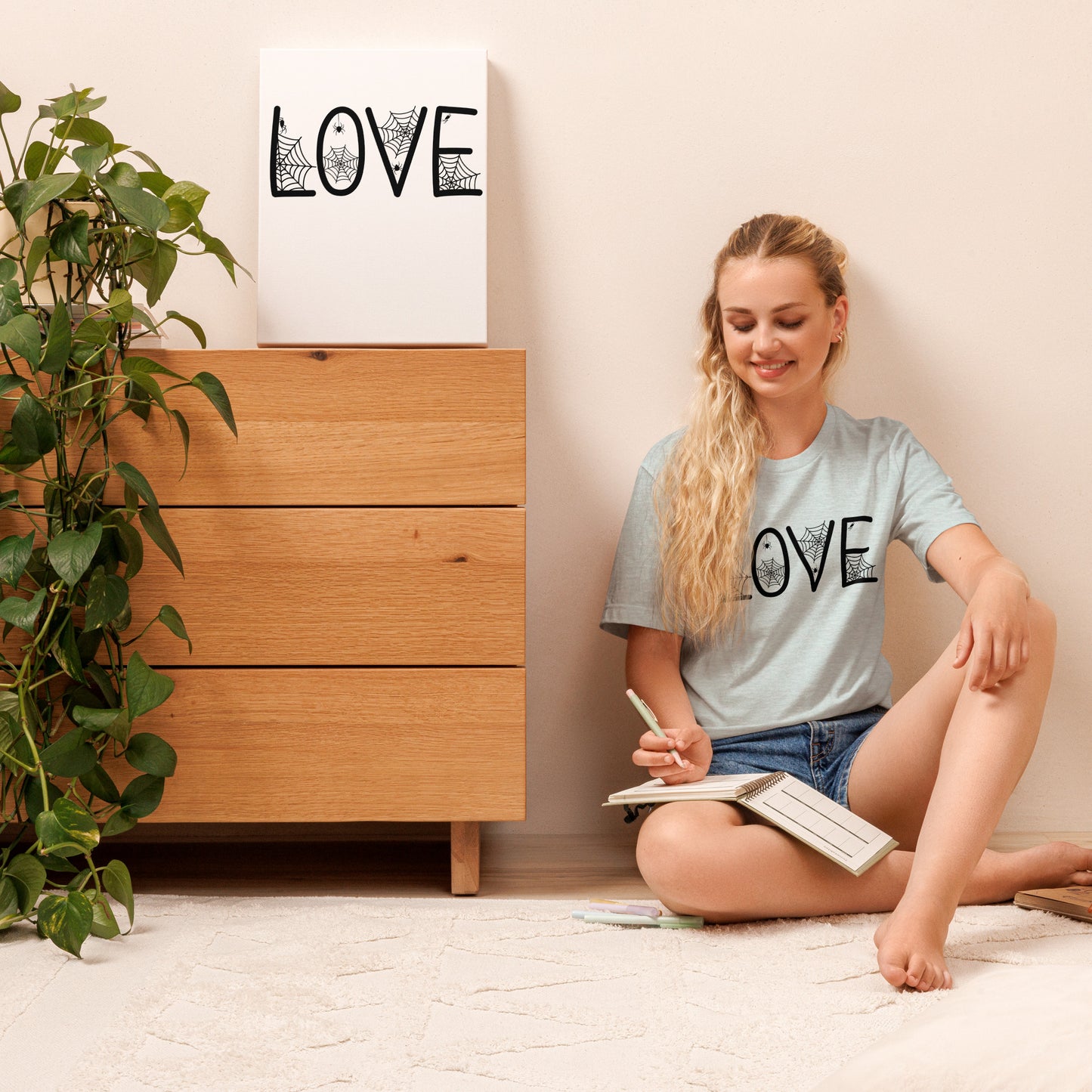 Webs of Love (Light) - Lightweight T-Shirt