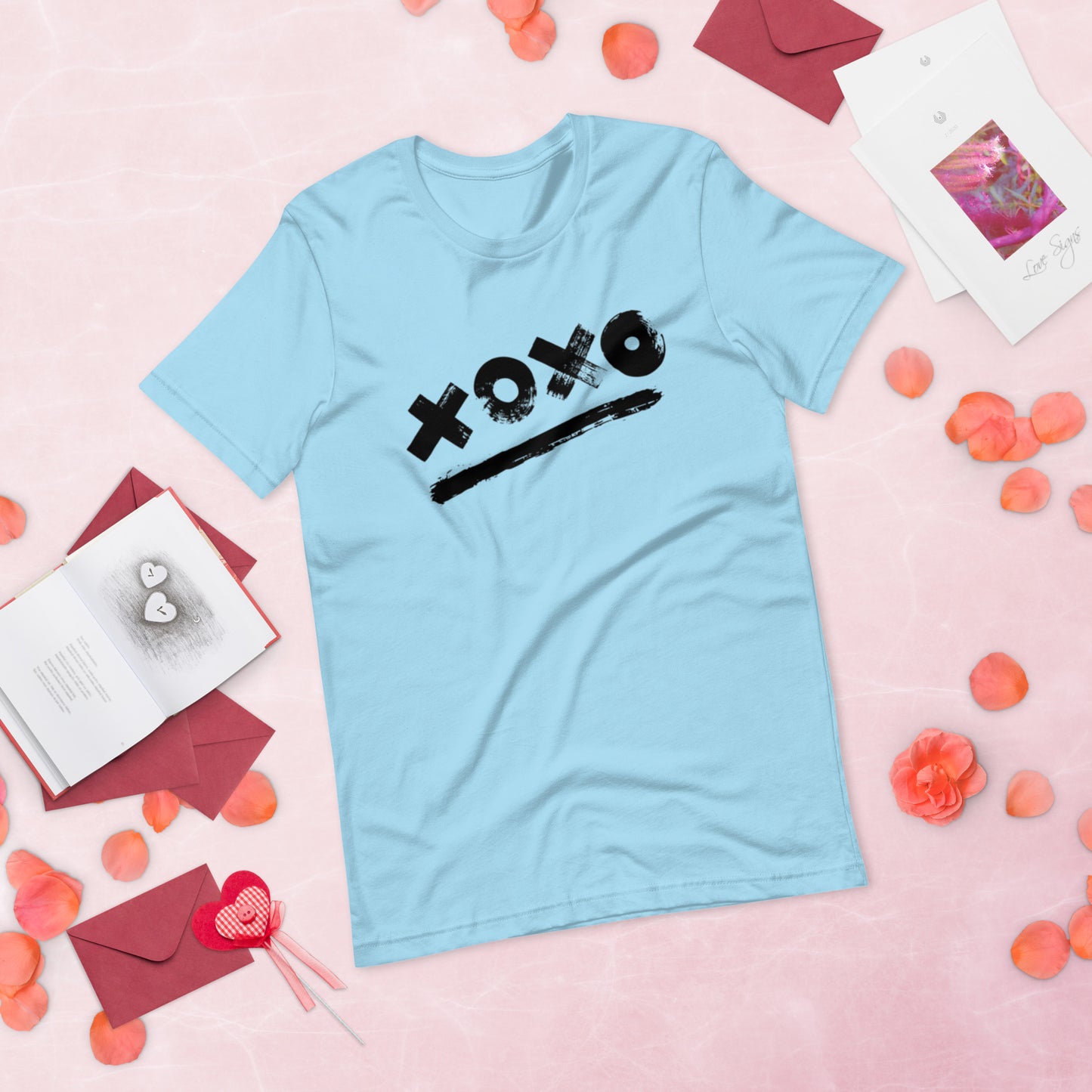 Black XOXO - Lightweight T-Shirt