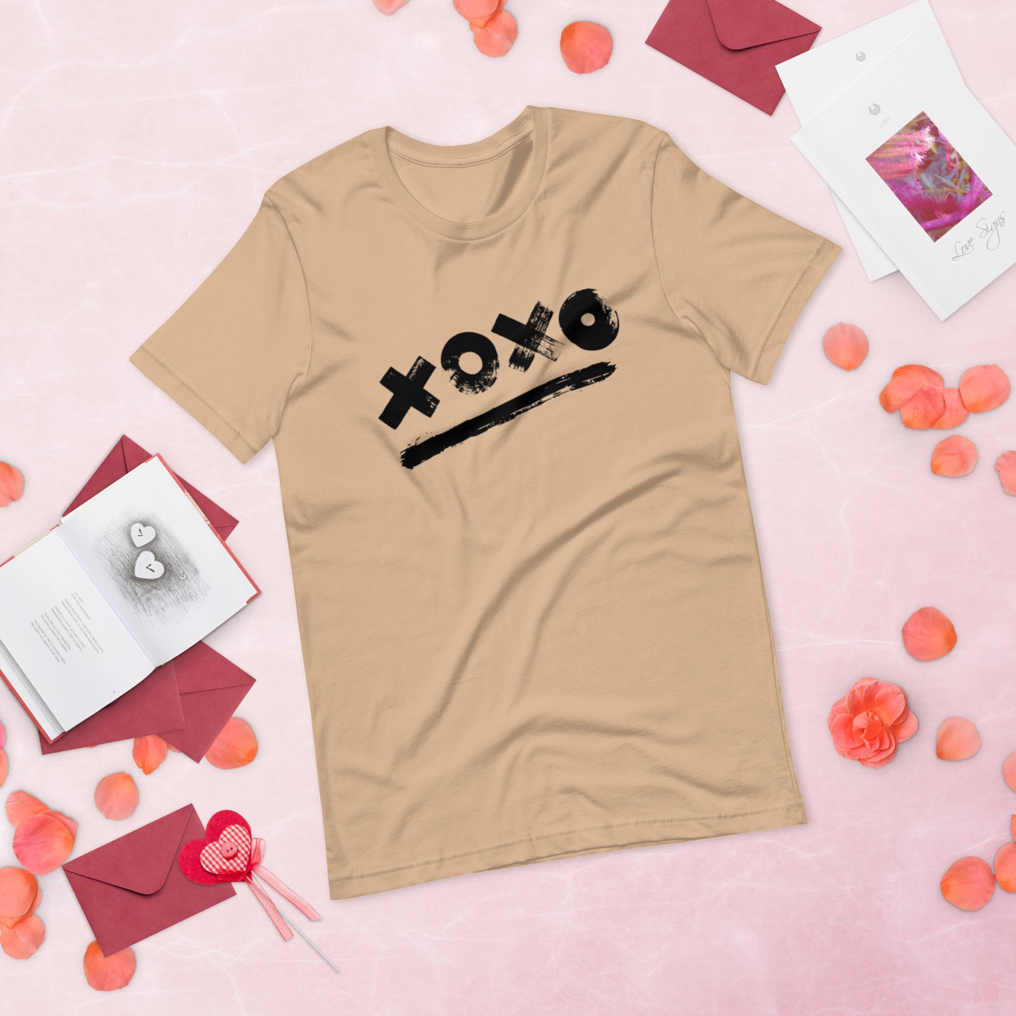 Black XOXO - Lightweight T-Shirt