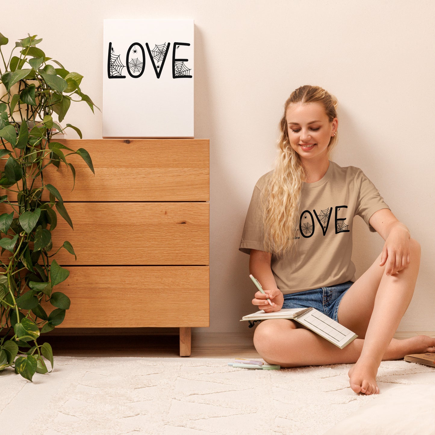 Webs of Love (Light) - Lightweight T-Shirt