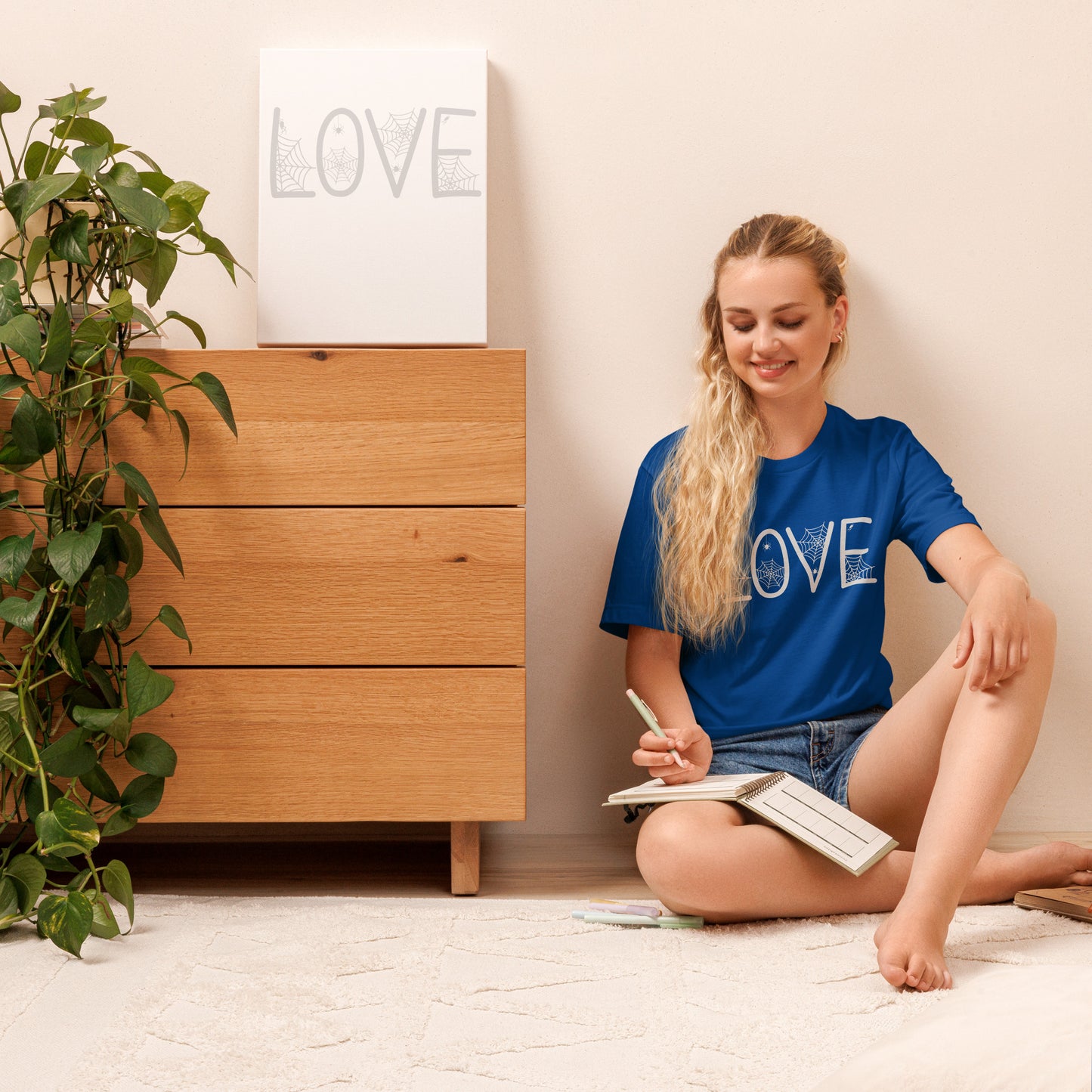 Webs of Love (Dark) - Lightweight T-Shirt
